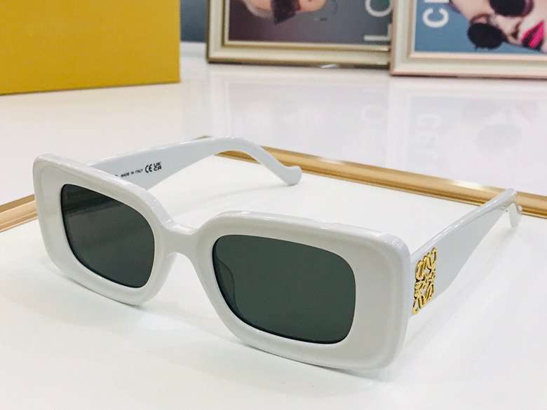 Picture of Loewe Sunglasses _SKUfw50792482fw